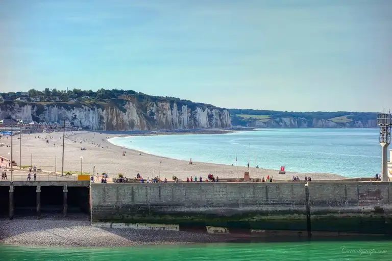 Plage de Dieppe (Dieppe beach) as seen from arriving in the harbour
