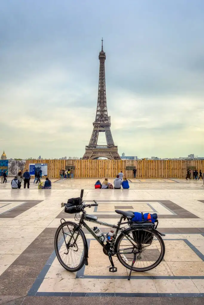 Another iconic spot in Paris, the 'Place du Trocadéro' - of all the famous and infamous people who have stood at this spot, now my bicycle joins the ranks!