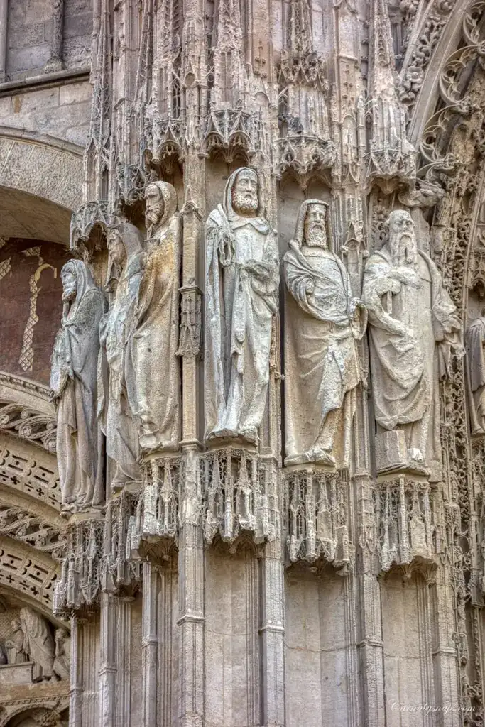  Rouen Cathedral close-up 02 - Sculpture of Apostles on the North Buttress