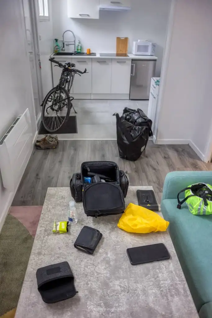 There were pluses & minuses to this accommodation, being a new build some things worked and others did not - the front door lock being one of them! I had to take my chances for the day trip to Paris before that nobody would access the place though it was in the grounds of the hosts garden so it was safe enough!