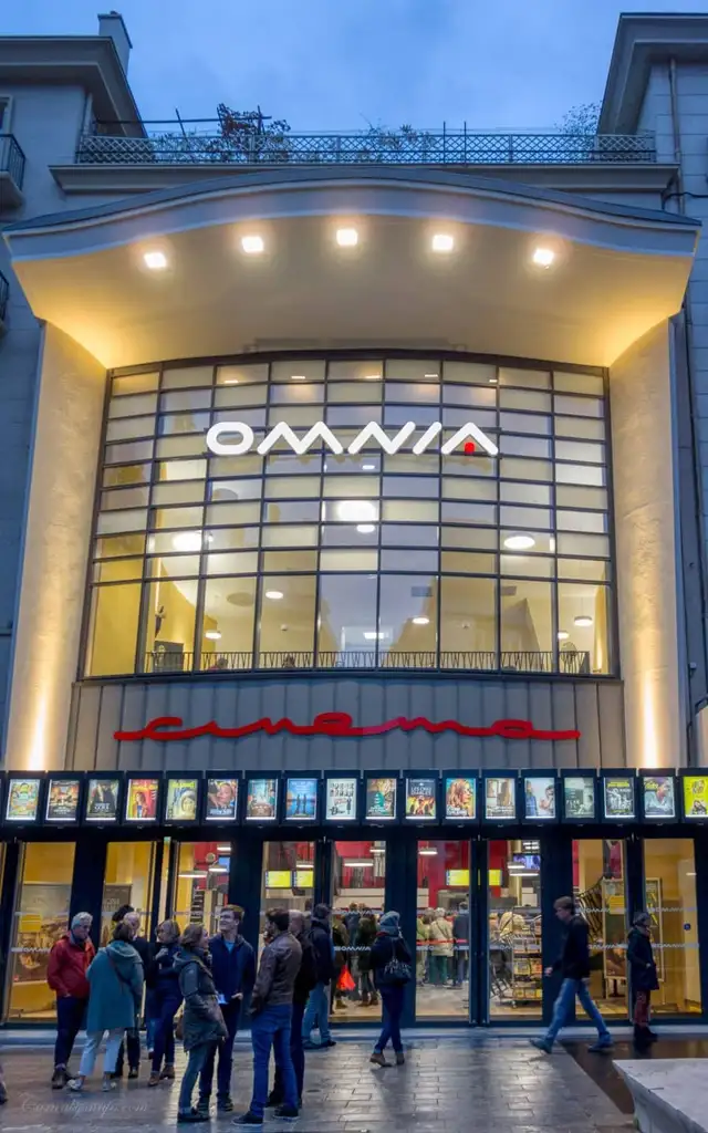My last photo of the day and it's this night shot of cinema Omnia, a Parisian cinema in Rouen