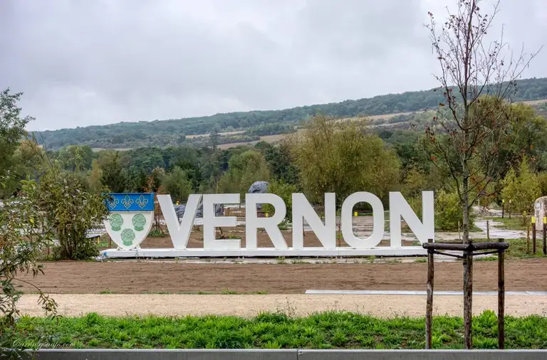  Welcome to Vernon! a commune in the French department of Eure which lies on the banks of the river Seine, about midway between Paris and Rouen