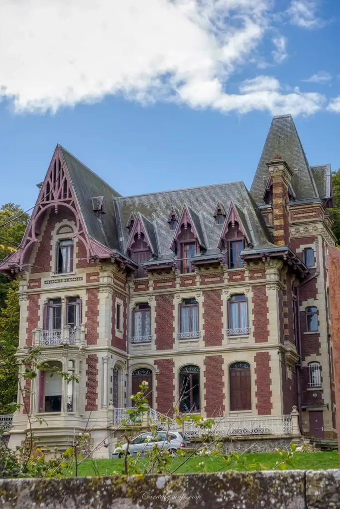 Another picturesque building that can be seen along the cycle route to Bourg-Achard