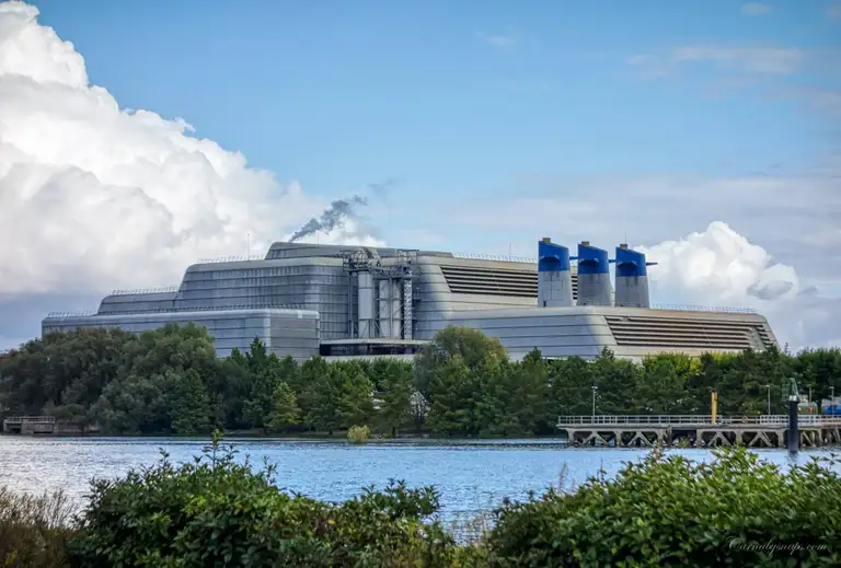 This unusually designed building I spotted along this part of the Seine is for Waste-Management Services