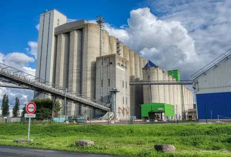  Oil refineries, light industry and forestry areas of Petit-Couronne