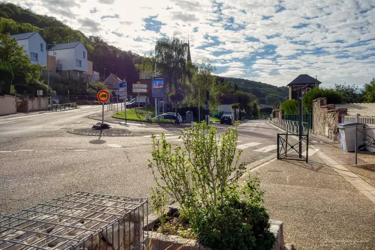 Taking a break before a big hill climb in Moulineaux