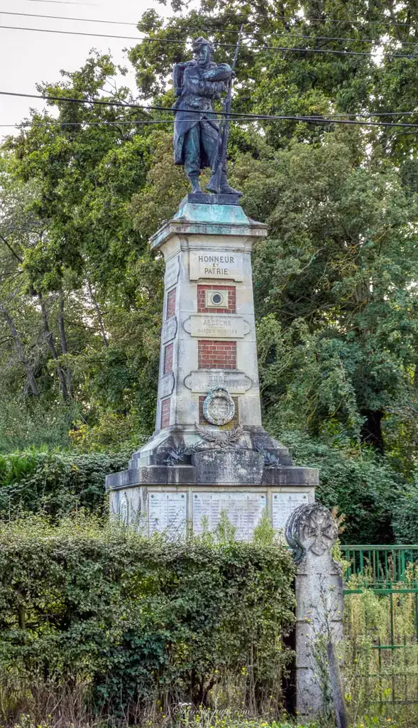 Monument to the dead from the battles of Château-Robert and Moulineaux bred in Maison-Brûlée