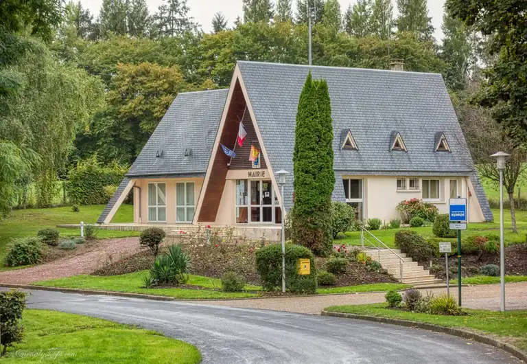 I really like these style of buildings in France, I've seen a few on my travels, this particular one is a Mairie which is the French word for 'Town Hall'
