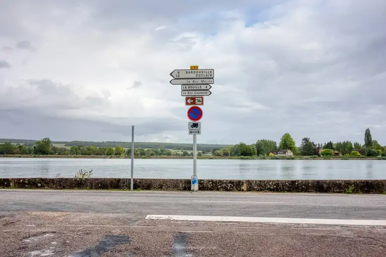 The 'Point de vue sur la Seine' which offers a scenic viewpoint of the Seine