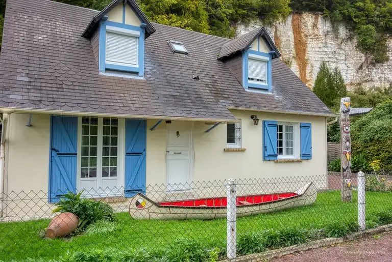 I get the feeling the person who owns this house has some kind of connection with the indigenous peoples of the Americas!