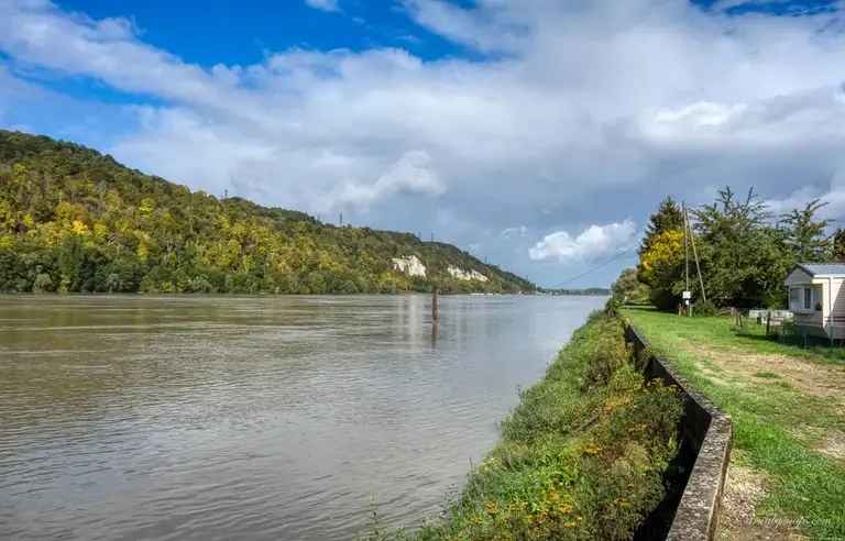 You have your very own private section of the Seine at Camping De La Seine!