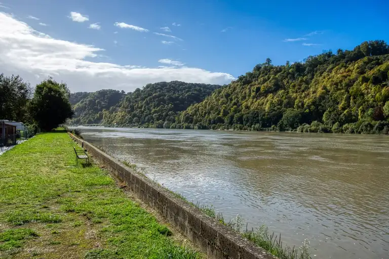  The area of Jumieges is similar to an island whereas the Seine snakes around it but it is not completely land-locked