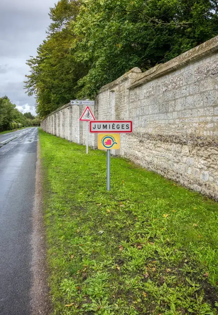  Cycling through Jumieges