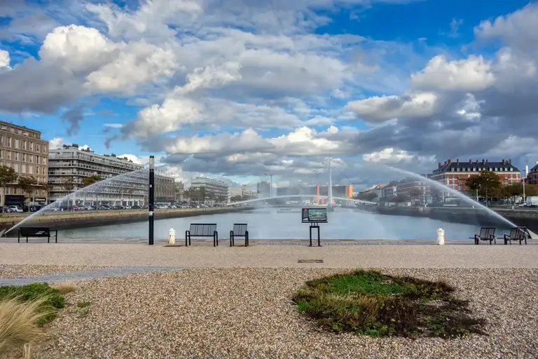 This decorative fountain displays every ten minutes at the 'Bassin du Commerce'