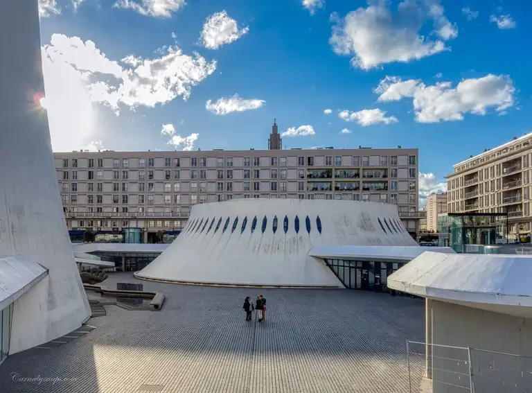 Another part of the 'Le Volcan' and the cultural center