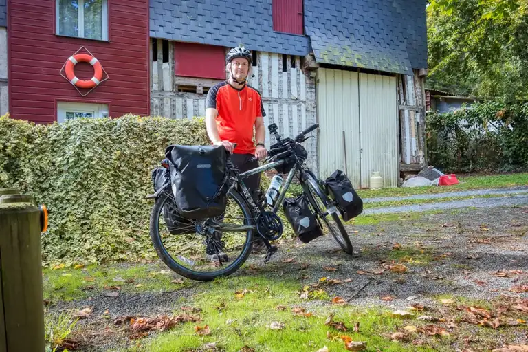 All packed up and ready to go - leaving my cosy Airbnb (and it's not raining...yet!)