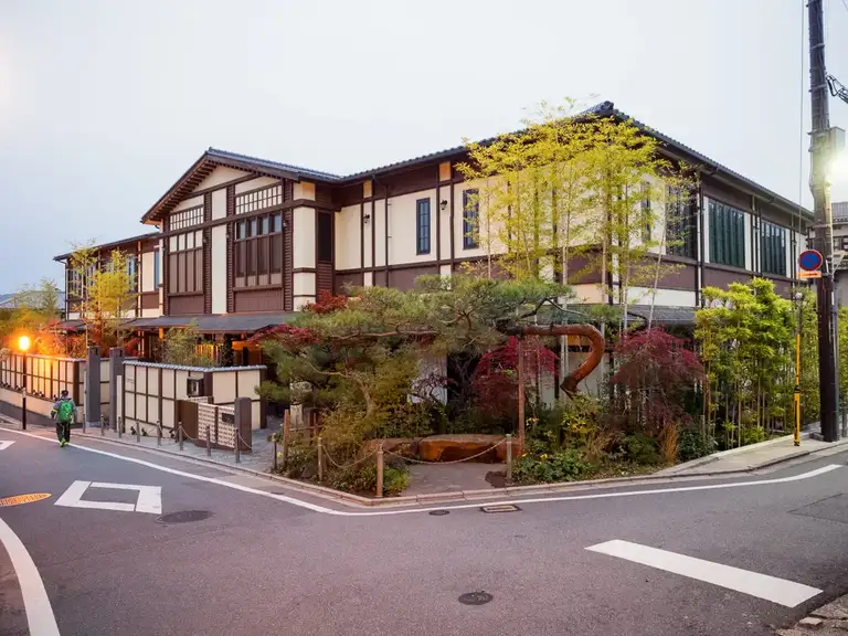 Early Morning Matsubara Dori, Kyoto