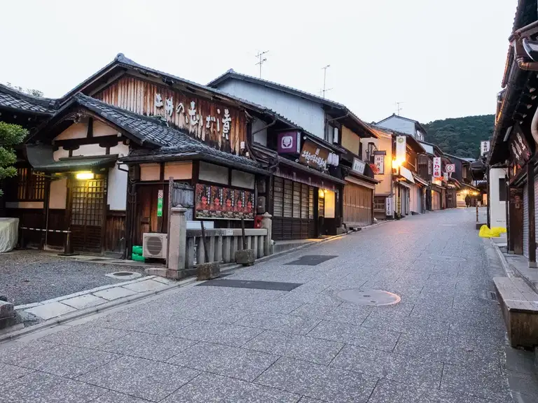 Early Morning Matsubara Dori 02, Kyoto