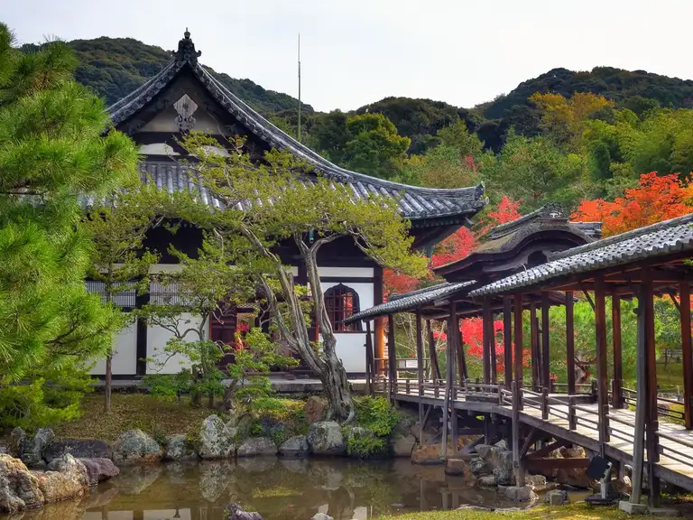 Pond and walkway in Kodai ji Kyoto
