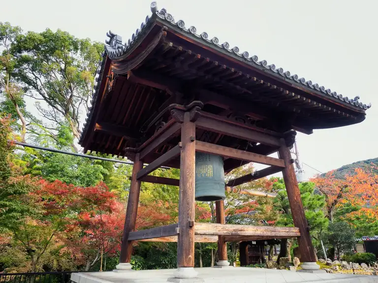 Bonsho or hanging bell outside the entrance to Kodai ji, Kyoto