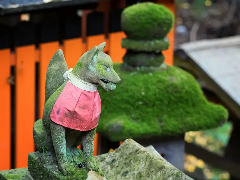 Kitsune or fox statue at a shrine in Fushimi Inari Taisha Kyoto