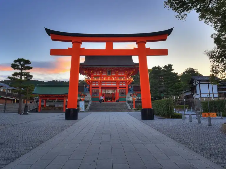 Giant red torii gate at the entrance to Fushimi Inari Taisha Kyoto