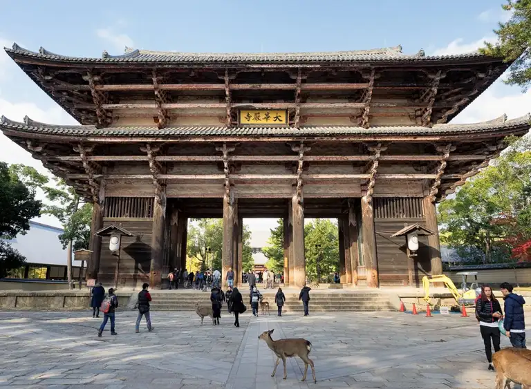 The largest temple entrance gate in Japan The Great South Gate or Nandaimon Gate in Tōdai ji Nara