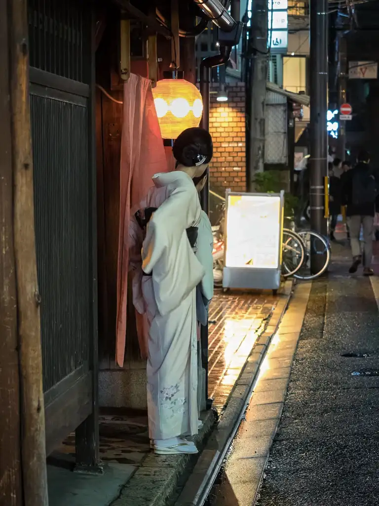 Geisha saying goodbye to some clients after a night in a traditional teahouse in Gion Kyoto