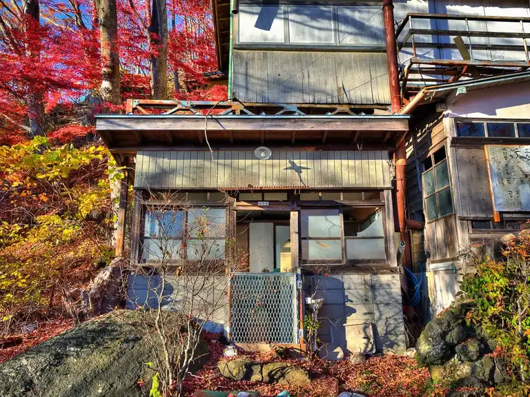 The kinda run down entrance to Fukuzumi Camping Ground in autumn colors Lake Kawaguchi