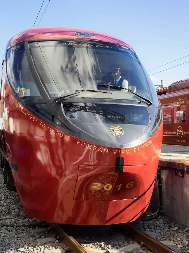 The posh way to arive in Lake Kawaguchi Lake Kawaguchi