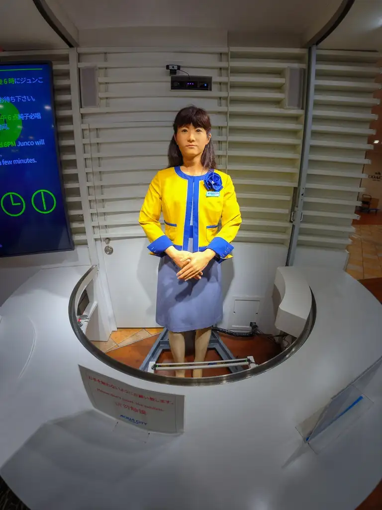  Chihira Junco the interactive android at Aqua City shopping mall Odaiba