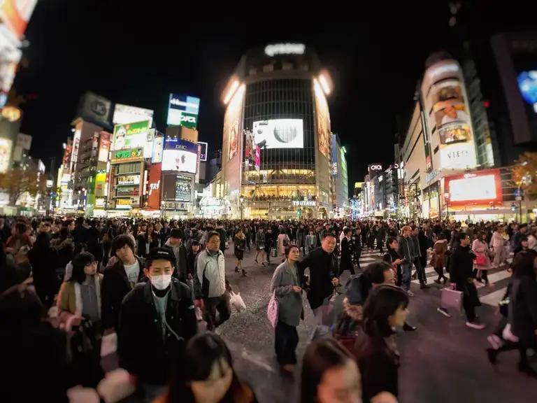 Over 3000 pedestrians can cross in one scramble across Shibuya crossing at one time Shibuya